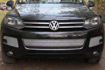 3 399 р. Защита радиатора (боковая 2 части) Стрелка11 Стандарт  Volkswagen Touareg  NF (2010-2014) дорестайлинг (хром)  с доставкой в г. Санкт‑Петербург. Увеличить фотографию 1