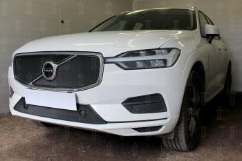 3 499 р. Защита радиатора (Inscription) (верх 2 части) Стрелка11 Стандарт  Volvo XC60 (2017-2022) (черная)  с доставкой в г. Санкт‑Петербург. Увеличить фотографию 1