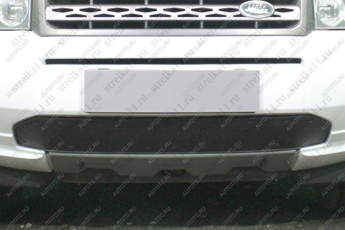 799 р. Зимняя заглушка решетки радиатора Стрелка11  Land Rover Freelander  L359 (2010-2012) 1-ый рестайлинг (черная)  с доставкой в г. Санкт‑Петербург