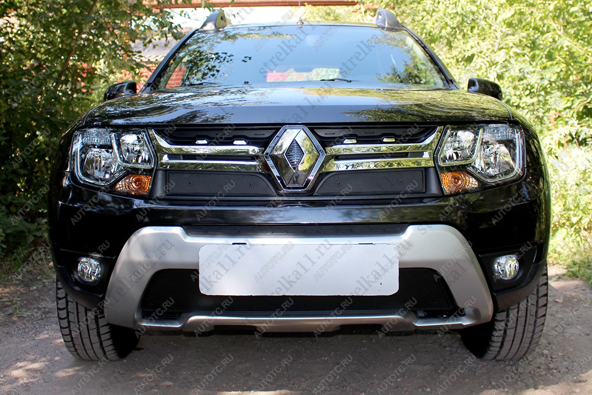 799 р. Зимняя заглушка решетки радиатора (низ) Стрелка11 Renault Duster HS рестайлинг (2015-2021) (черная)  с доставкой в г. Санкт‑Петербург