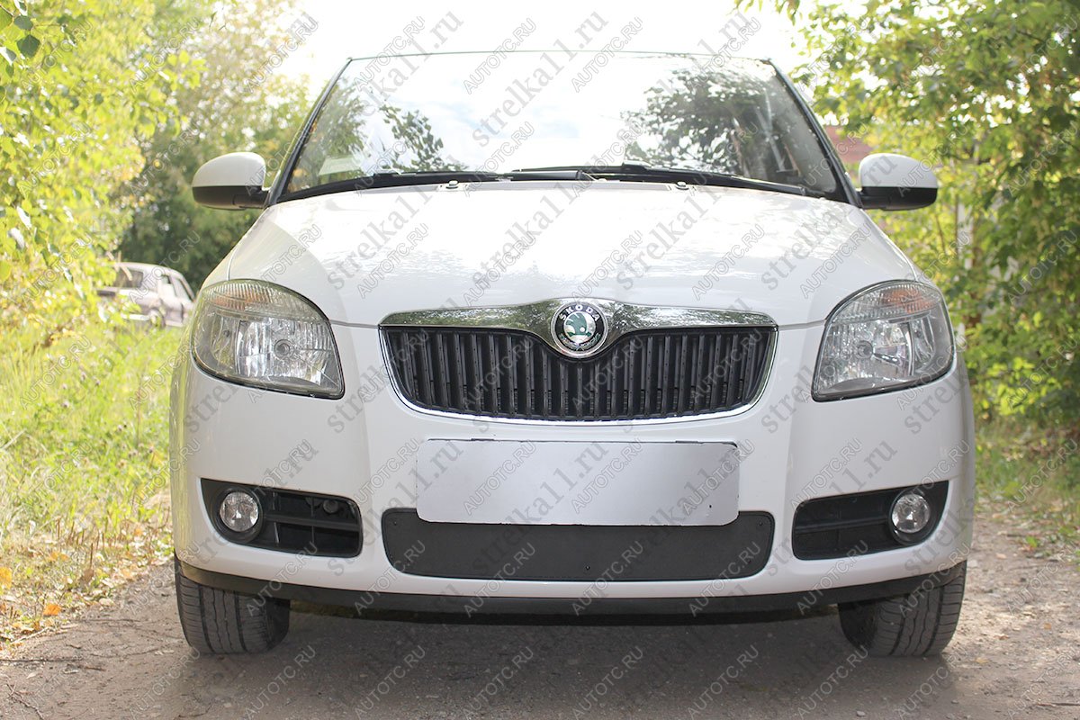 599 р. Зимняя заглушка решетки радиатора (низ) Стрелка11  Skoda Fabia  Mk2 (2007-2010) универсал дорестайлинг, хэтчбэк дорестайлинг (черная)  с доставкой в г. Санкт‑Петербург