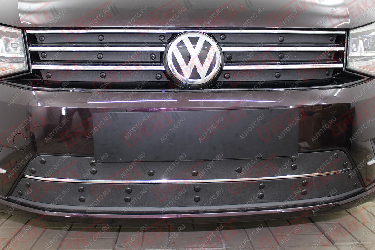 1 599 р. Зимняя заглушка решетки радиатора (верх 6 частей) Стрелка11  Volkswagen Caddy  2K (2015-2020) рестайлинг (черная)  с доставкой в г. Санкт‑Петербург