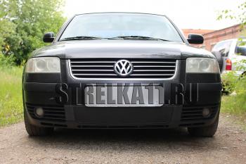 599 р. Зимняя заглушка решетки радиатора Стрелка11  Volkswagen Passat  B5.5 (2000-2005) седан рестайлинг, универсал рестайлинг (черная)  с доставкой в г. Санкт‑Петербург. Увеличить фотографию 1