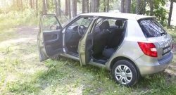 1 499 р. Накладки на порожки автомобиля RA (комплект 4 шт.)  Skoda Fabia  Mk2 (2007-2010) универсал дорестайлинг, хэтчбэк дорестайлинг  с доставкой в г. Санкт‑Петербург. Увеличить фотографию 2