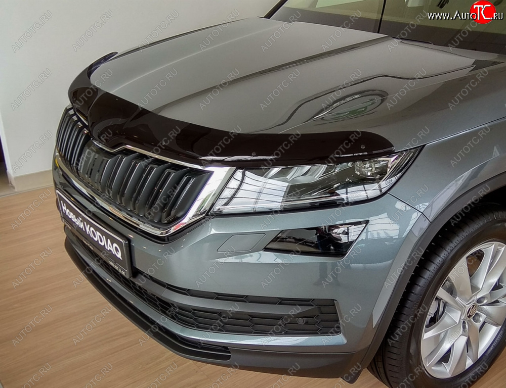 2 699 р. Дефлектор капота SIM  Skoda Kodiaq  NU7 (2017-2021) дорестайлинг  с доставкой в г. Санкт‑Петербург