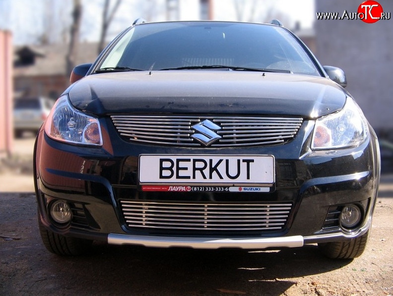 5 999 р. Декоративная вставка решетки радиатора (хетчбек) Berkut Suzuki SX4 GYA,GYB  рестайлинг, хэтчбэк (2010-2016)  с доставкой в г. Санкт‑Петербург