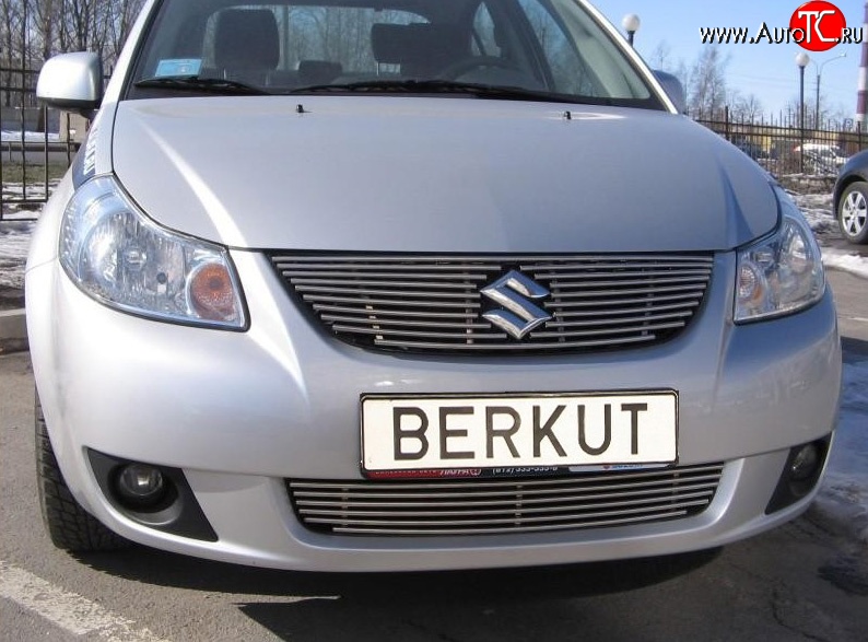 5 499 р. Декоративная вставка воздухозаборника (седан) Berkut Suzuki SX4 GYA,GYB  рестайлинг, хэтчбэк (2010-2016)  с доставкой в г. Санкт‑Петербург