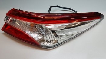 33 799 р. Правый фонарь задний внешний Original  Toyota Camry  XV70 (2017-2021) дорестайлинг  с доставкой в г. Санкт‑Петербург. Увеличить фотографию 1