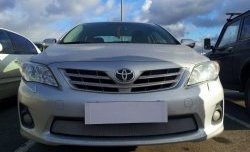 Сетка на бампер Russtal (хром) Toyota Corolla E150 седан рестайлинг (2009-2013)