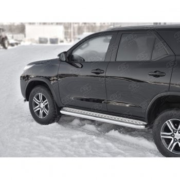 33 999 р. Порожки для ног (труба Ø63) SLITKOFF Toyota Fortuner AN160 дорестайлинг (2015-2020) (лист - алюминий, профиль - сталь)  с доставкой в г. Санкт‑Петербург. Увеличить фотографию 3