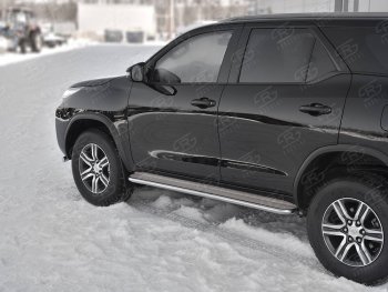 Пороги из трубы d42 с листом (Лист нерж, проф. нерж) Russtal (вариант 3) Toyota Fortuner AN160 дорестайлинг (2015-2020)