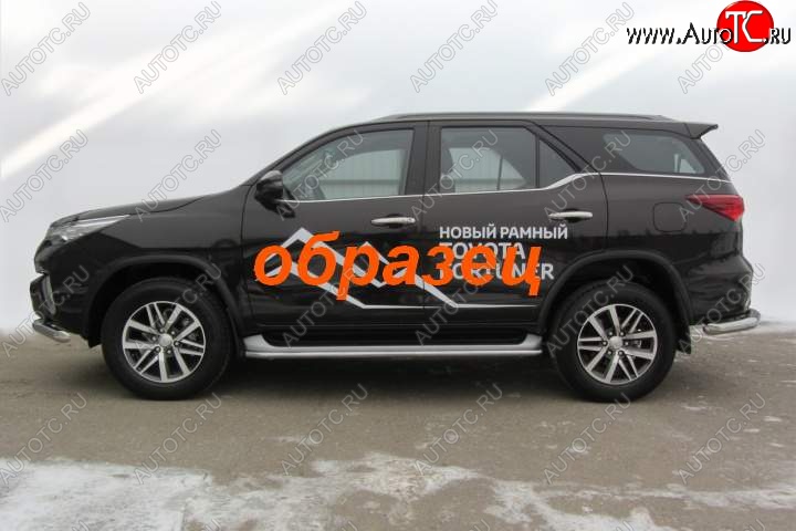 9 549 р. Защита порогов (Ø42 мм, окрашенная) Slitkoff  Toyota Fortuner  AN160 (2015-2024) дорестайлинг, рестайлинг (Цвет: серебристый)  с доставкой в г. Санкт‑Петербург