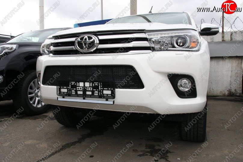 1 499 р. Защитная решётка в воздуховод автомобиля Russtal (черная) Toyota Hilux AN120 дорестайлинг (2016-2020)  с доставкой в г. Санкт‑Петербург