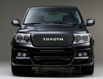 17 699 р. Решетка радиатора CrTuning Toyota Land Cruiser 200 2-ой рестайлинг (2015-2021) (С надписью TOYOTA)  с доставкой в г. Санкт‑Петербург. Увеличить фотографию 1