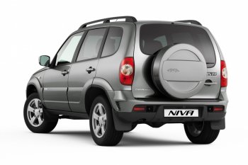 2 659 р. Чехол запасного колеса Bertone  Chevrolet Niva  2123 (2002-2020), Лада 2123 (Нива Шевроле) (2002-2021), Лада Нива Трэвел (2021-2024) (Неокрашенный)  с доставкой в г. Санкт‑Петербург. Увеличить фотографию 1