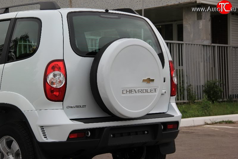 1 779 р. Чехол запасного колеса Chevrolet V3 Chevrolet Niva 2123 дорестайлинг (2002-2008) (Окрашенный)  с доставкой в г. Санкт‑Петербург