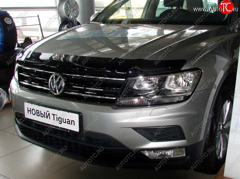 2 799 р. Дефлектор капота SIM Volkswagen Tiguan Mk2 дорестайлинг (2016-2020)  с доставкой в г. Санкт‑Петербург