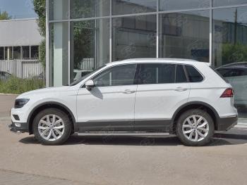 31 649 р. Защита порогов (Ø120х60 мм с проступью, NOT R-LINE) Russtal Volkswagen Tiguan Mk2 рестайлинг (2020-2022) (полированная нержавейка)  с доставкой в г. Санкт‑Петербург. Увеличить фотографию 2