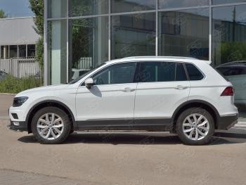 20 749 р. Защита порогов (Ø75х42 мм с проступью, NOT R-LINE) Russtal Volkswagen Tiguan Mk2 рестайлинг (2020-2022) (полированная нержавейка)  с доставкой в г. Санкт‑Петербург. Увеличить фотографию 2