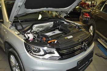 2 499 р. Упоры капота Russtal Volkswagen Tiguan NF дорестайлинг (2006-2011)  с доставкой в г. Санкт‑Петербург. Увеличить фотографию 1