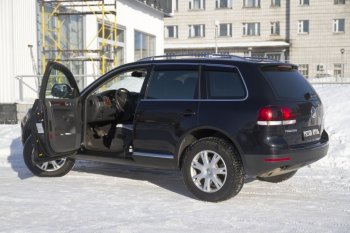 2 299 р. Накладки на внутренние пороги дверей RA  Volkswagen Touareg  GP (2006-2010) рестайлинг  с доставкой в г. Санкт‑Петербург. Увеличить фотографию 2