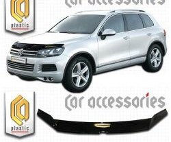 2 199 р. Дефлектор капота CA Plastic exclusive  Volkswagen Touareg  NF (2010-2018) (Classic черный, Без надписи)  с доставкой в г. Санкт‑Петербург. Увеличить фотографию 1